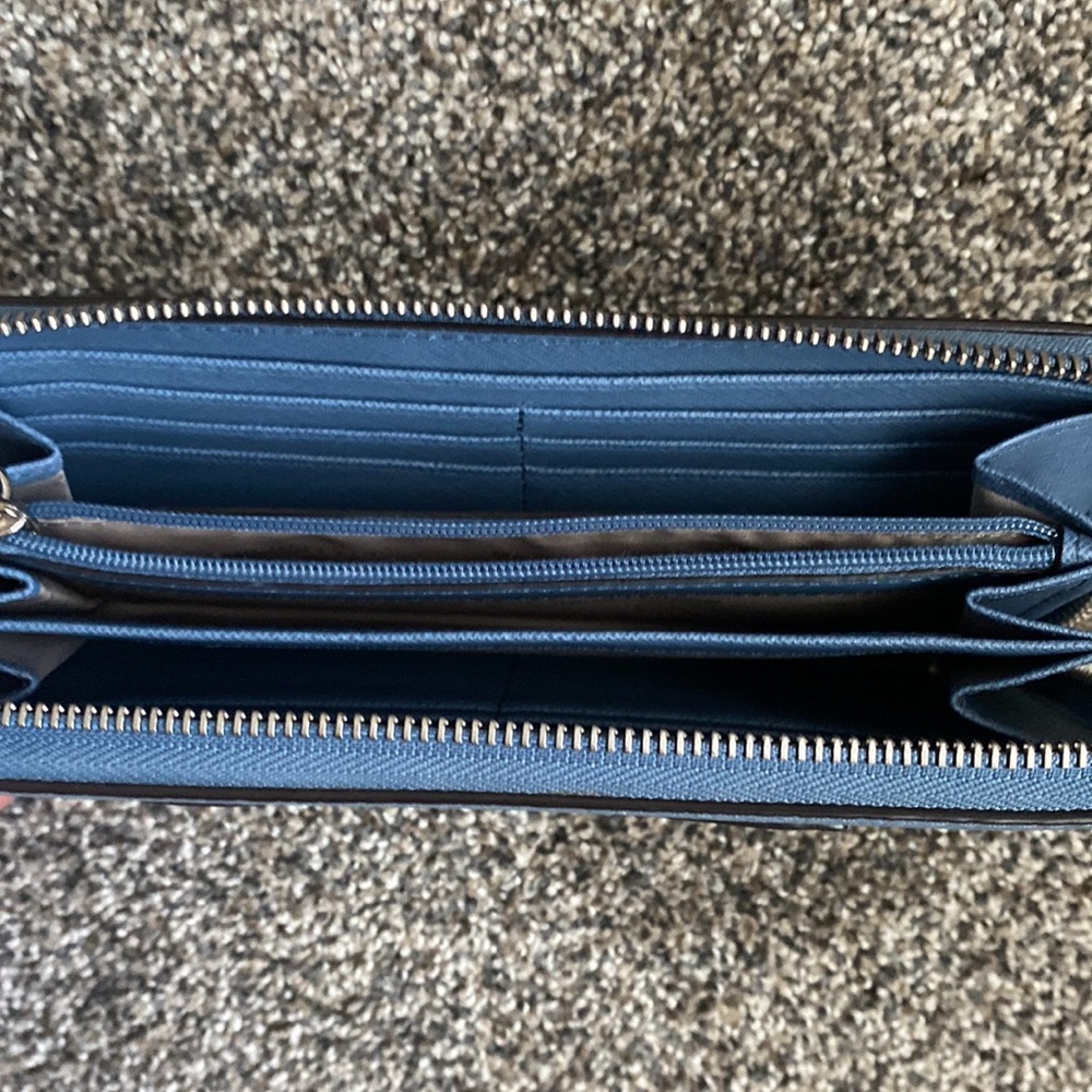Michael Kors Wallet - Picture 5 of 7